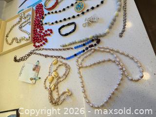 MaxSold Auction: Lg. Mixed Costume Jewelry Lot – Necklaces, Bracelets, Earrings, Pins - Hollister (California, USA) SELLER MANAGED Estate Sale Online Auction - Lily Court