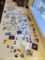 MaxSold Auction: Mixed Costume Jewelry Lot with Jewelry Box, 51–100 Pieces - Hollister (California, USA) SELLER MANAGED Estate Sale Online Auction - Lily Court
