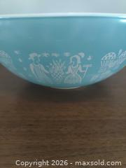 MaxSold Auction: Vintage Pyrex Bowl Butterprint Pattern, 4 Qt - Windsor (Ontario, Canada) SELLER MANAGED Downsizing Online Auction - Deerbrook Drive