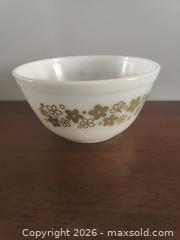 MaxSold Auction: Vintage Pyrex bowl Spring Blossom Crazy Daisy 1.5 Qt - Windsor (Ontario, Canada) SELLER MANAGED Downsizing Online Auction - Deerbrook Drive