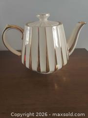 MaxSold Auction: Vintage Sadler Teapot, cream and gold - Windsor (Ontario, Canada) SELLER MANAGED Downsizing Online Auction - Deerbrook Drive