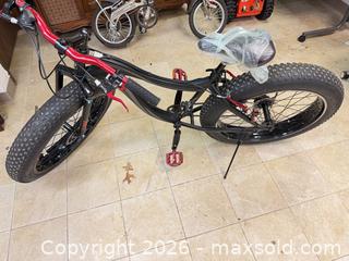 MaxSold Auction: Fat Tire Cruiser Bicycle - 26 x 4.0 Wheels, Multi-Speed - East Brunswick (New Jersey, USA) SELLER MANAGED Reseller Online Auction -  Tices Lane