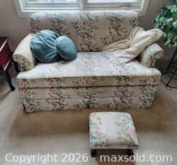 MaxSold Auction: Vintage floral loveseat - Ottawa (Ontario, Canada) SELLER MANAGED Downsizing Online Auction - Arbourwood Drive