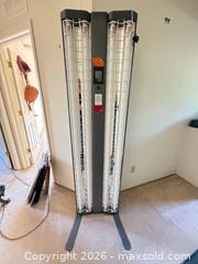 MaxSold Auction: Daavlin 7 Ser CT 311-4 Standing Phototherapy UV Lamp  - Longmont (Colorado, USA) SELLER MANAGED Downsizing Online Auction - Trail Ridge Road