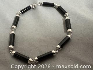 MaxSold Auction: 585K (14K) GOLD BLACK ONYX Cylinder Beaded Bracelet - Marked - Toronto (Ontario, Canada) PARTNER MANAGED Reseller Online Auction - Chesswood Drive