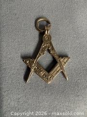 MaxSold Auction: Antique 375K (9K) GOLD MASONIC FreemasonryPendant - Marked  - Toronto (Ontario, Canada) PARTNER MANAGED Reseller Online Auction - Chesswood Drive