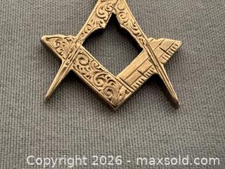 MaxSold Auction: Antique 375K (9K) GOLD MASONIC FreemasonryPendant - Marked  - Toronto (Ontario, Canada) PARTNER MANAGED Reseller Online Auction - Chesswood Drive