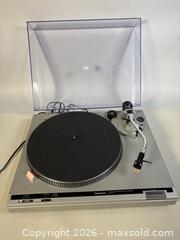 MaxSold Auction: TECHNICS SL-B2 Frequency Generator Automatic Turntable  - Toronto (Ontario, Canada) PARTNER MANAGED Reseller Online Auction - Chesswood Drive