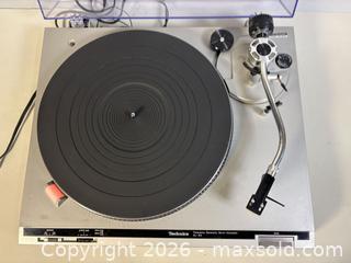 MaxSold Auction: TECHNICS SL-B2 Frequency Generator Automatic Turntable  - Toronto (Ontario, Canada) PARTNER MANAGED Reseller Online Auction - Chesswood Drive