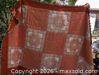 MaxSold Auction: NEWISH QUILT WITH SAWTOOTH EDGES - Loyalist (Ontario, Canada) SELLER MANAGED Downsizing Online Auction - Main Street Bath