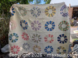 MaxSold Auction: VINTAGE DRESDEN WREATH QUILT - Loyalist (Ontario, Canada) SELLER MANAGED Downsizing Online Auction - Main Street Bath