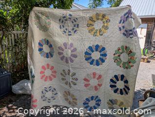 MaxSold Auction: VINTAGE DRESDEN WREATH QUILT - Loyalist (Ontario, Canada) SELLER MANAGED Downsizing Online Auction - Main Street Bath