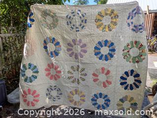 MaxSold Auction: VINTAGE DRESDEN WREATH QUILT - Loyalist (Ontario, Canada) SELLER MANAGED Downsizing Online Auction - Main Street Bath