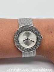 MaxSold Auction: Authenticated Gucci U-play 124.9 mesh bracelet watch  - Richmond Hill (Ontario, Canada) SELLER MANAGED Downsizing Online Auction - Townwood Dr.