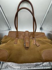 MaxSold Auction: Coach Hamptons Tan Suede Leather Satchel Tote Shoulder Bag L3S-5134 Vintage - Richmond Hill (Ontario, Canada) SELLER MANAGED Downsizing Online Auction - Townwood Dr.