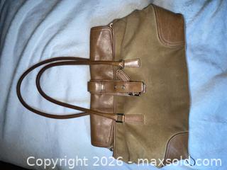 MaxSold Auction: Coach Hamptons Tan Suede Leather Satchel Tote Shoulder Bag L3S-5134 Vintage - Richmond Hill (Ontario, Canada) SELLER MANAGED Downsizing Online Auction - Townwood Dr.
