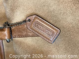 MaxSold Auction: Coach Hamptons Tan Suede Leather Satchel Tote Shoulder Bag L3S-5134 Vintage - Richmond Hill (Ontario, Canada) SELLER MANAGED Downsizing Online Auction - Townwood Dr.