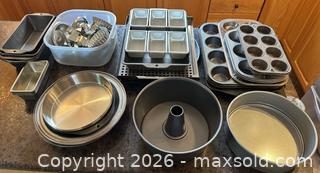 MaxSold Auction: Assorted Bakeware Set, 16–30 Pieces - Didsbury (Alberta, Canada) PARTNER MANAGED Moving Online Auction - Deer Coulee Drive