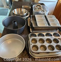 MaxSold Auction: Assorted Bakeware Set, 16–30 Pieces - Didsbury (Alberta, Canada) PARTNER MANAGED Moving Online Auction - Deer Coulee Drive