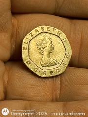 MaxSold Auction: 1982 United Kingdom 20 Pence Coin — Queen Elizabeth II - South Frontenac (Ontario, Canada) SELLER MANAGED Downsizing Online Auction - Battersea Road