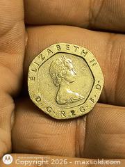 MaxSold Auction: 1982 United Kingdom 20 Pence Coin — Queen Elizabeth II - South Frontenac (Ontario, Canada) SELLER MANAGED Downsizing Online Auction - Battersea Road
