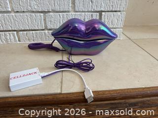 MaxSold Auction: Purple Lips Phone - Iridescent Retro Novelty Handset Telephone (USB/Wired) - Toronto (Ontario, Canada) SELLER MANAGED Downsizing Online Auction -  Lonsdale Road (CONDO)