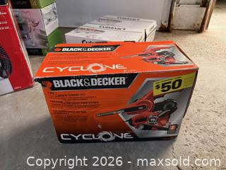 MaxSold Auction: Black & Decker Cyclone Two Sander Combo Kit - Richmond Hill (Ontario, Canada) SELLER MANAGED Moving Online Auction - Fern Avenue