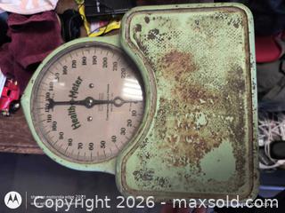 MaxSold Auction: Health-O-Meter Vintage Metal Bathroom Scale, 240 lb Capacity - Kingston (Ontario, Canada) SELLER MANAGED Downsizing Online Auction -  Railway Street