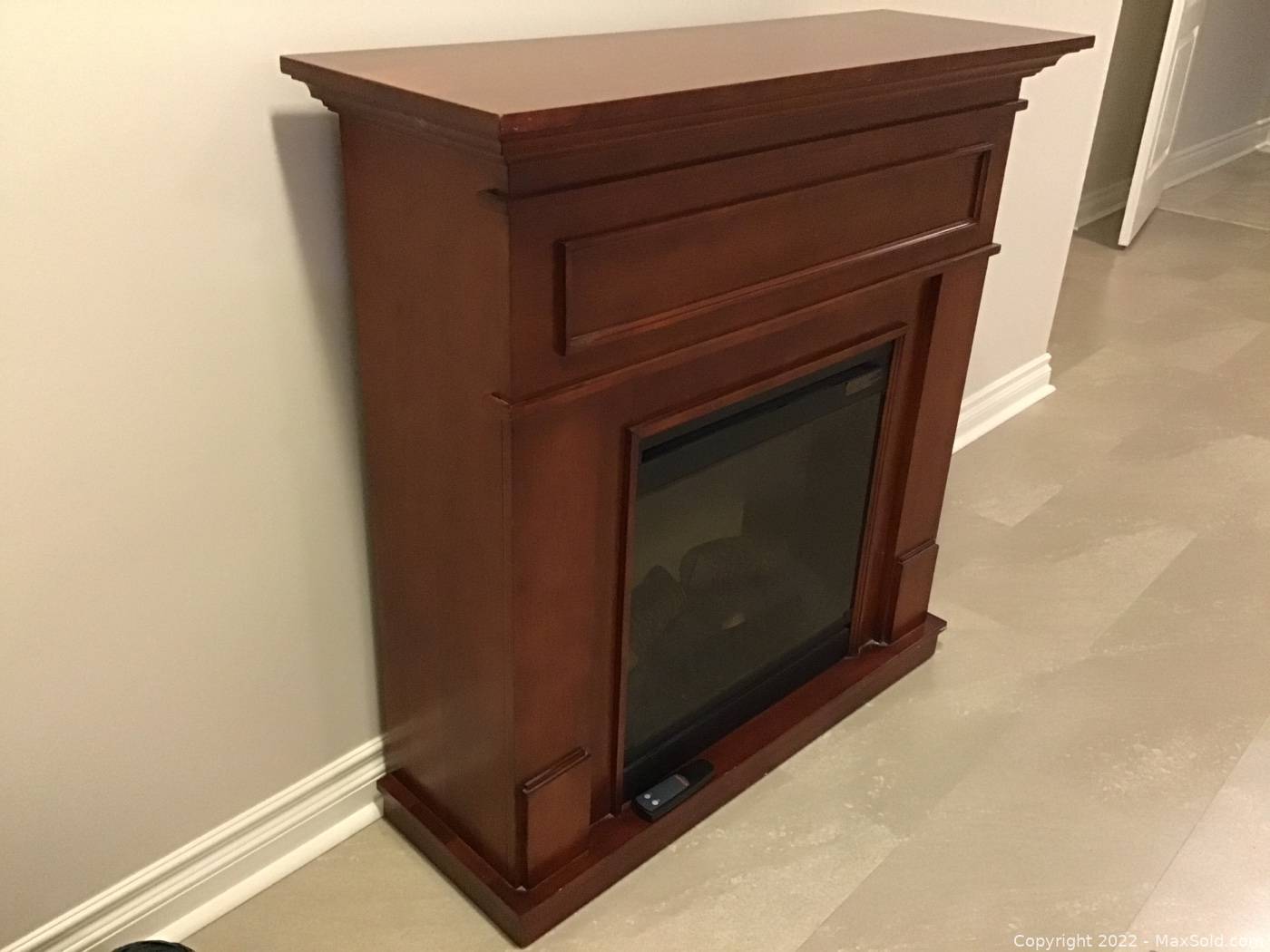 Electric Fireplace D | MaxSold