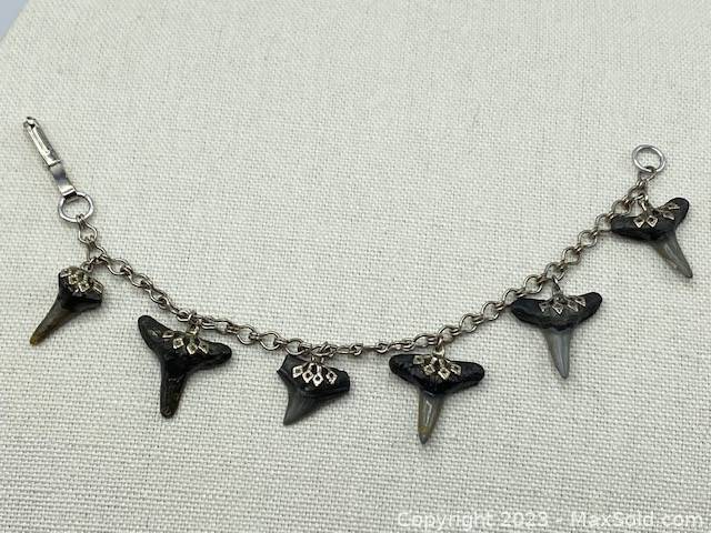 Shark hot sale charm bracelet