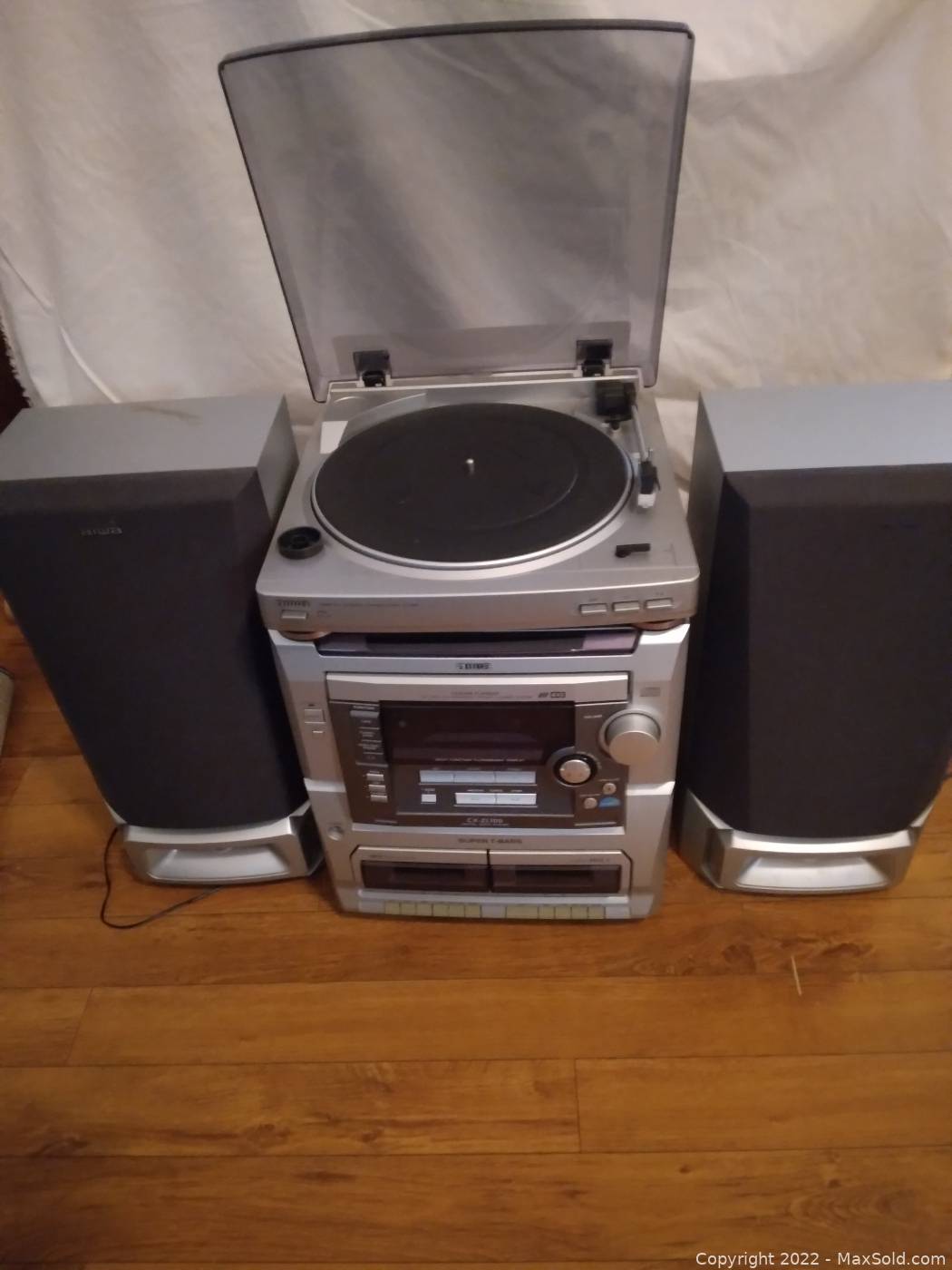 AIWA CX-ZL100 Super T-Bass Complete Stereo System | Maxsold