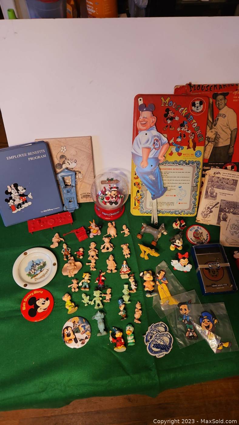 https://d12srav5gxm0re.cloudfront.net/auctionimages/80965/1697749014/wvintage_disney_collectibles_a-162-1.jpg