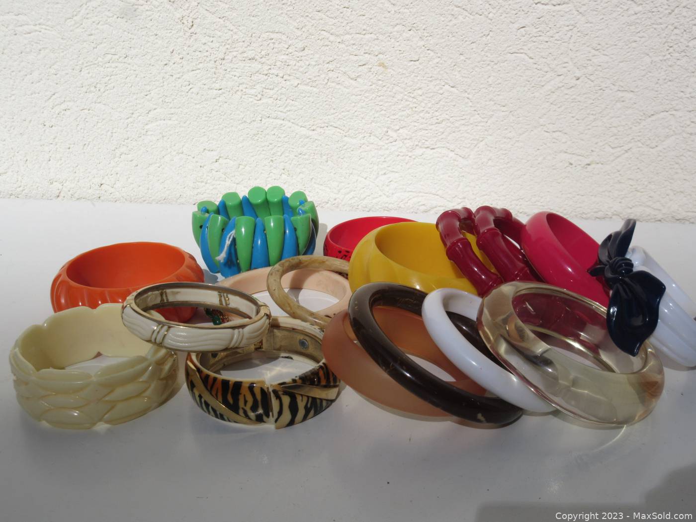 Vintage plastic sales bangle bracelets