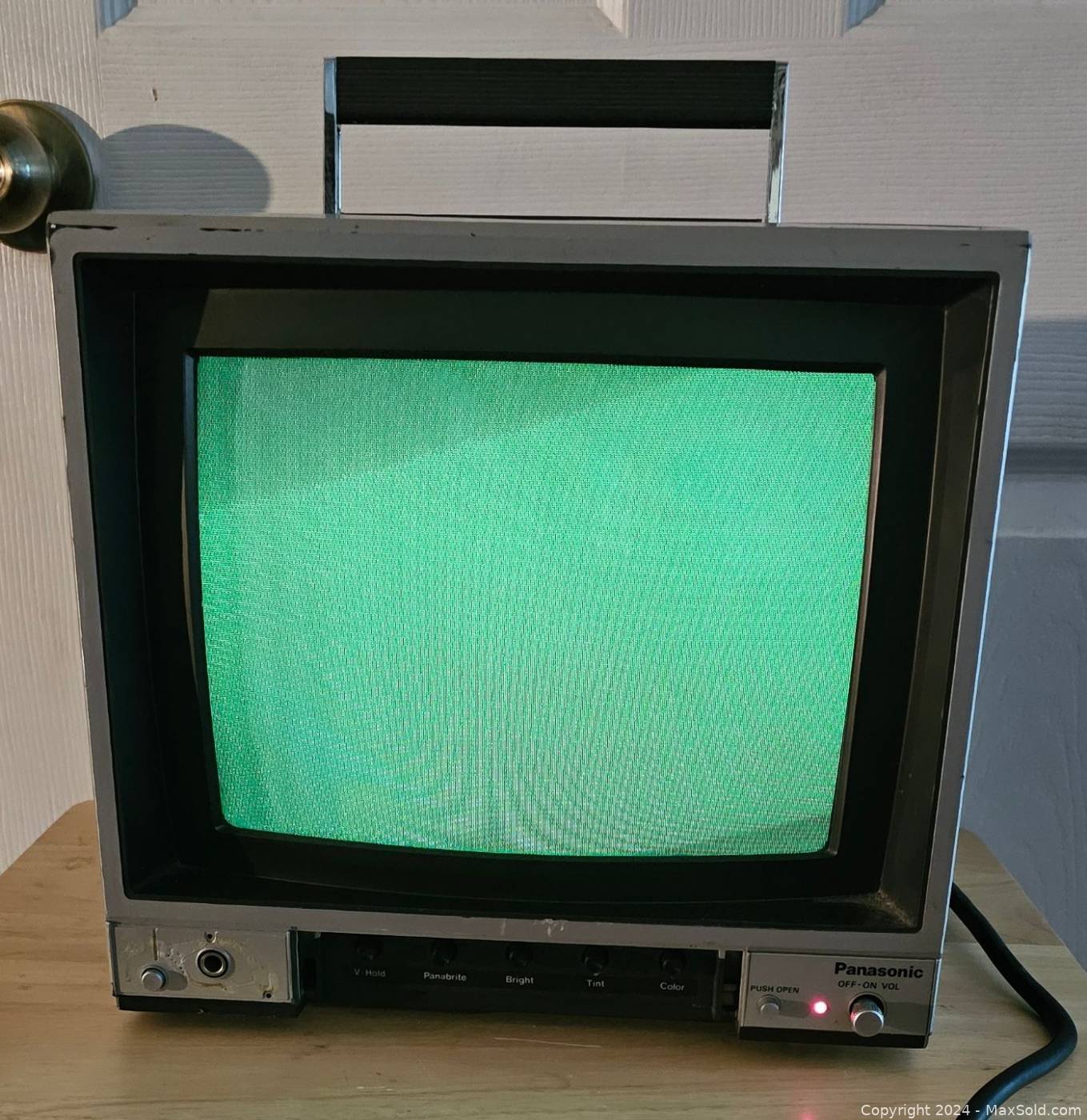Panasonic モニター 1982 Panasonic Color Video Monitor | Maxsold