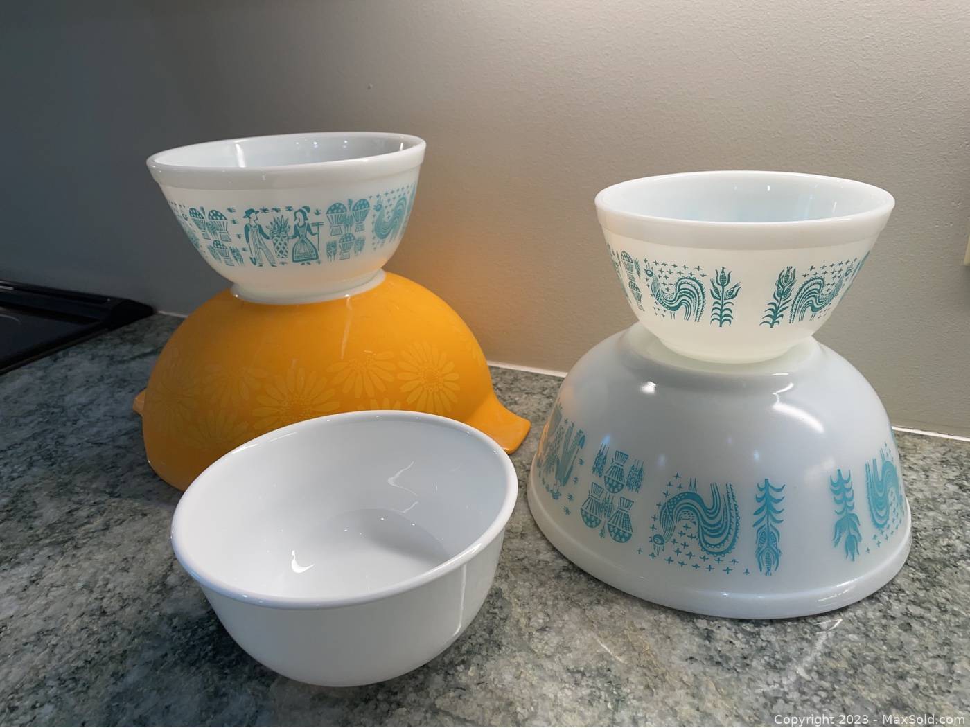 Amish 2024 pyrex bowls