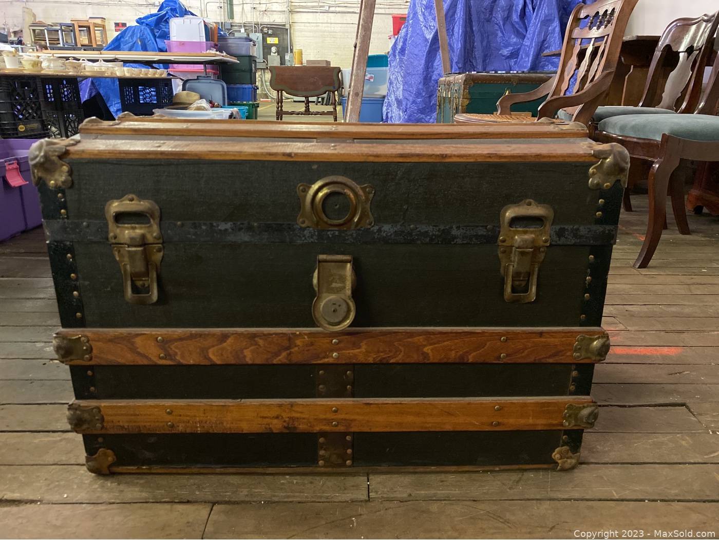 How To Determine The Age of An Antique Steamer Trunk 