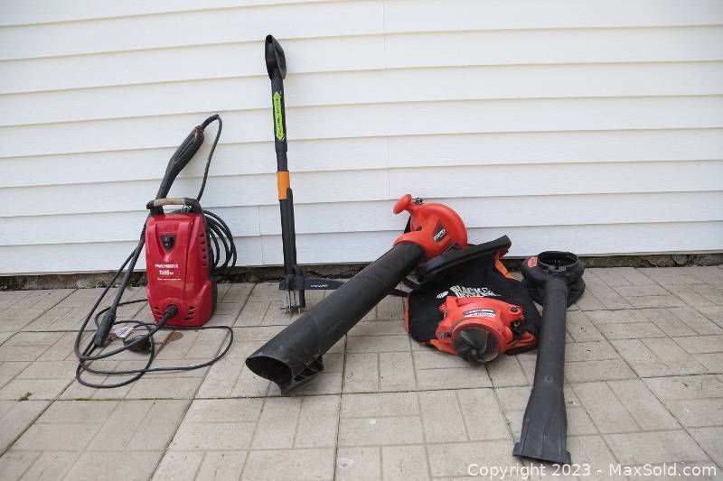 Sold at Auction: Working Black and Decker Leaf Hog Blower