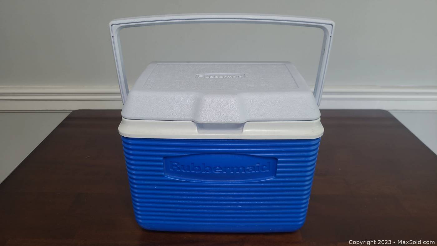 Rubbermaid store small cooler