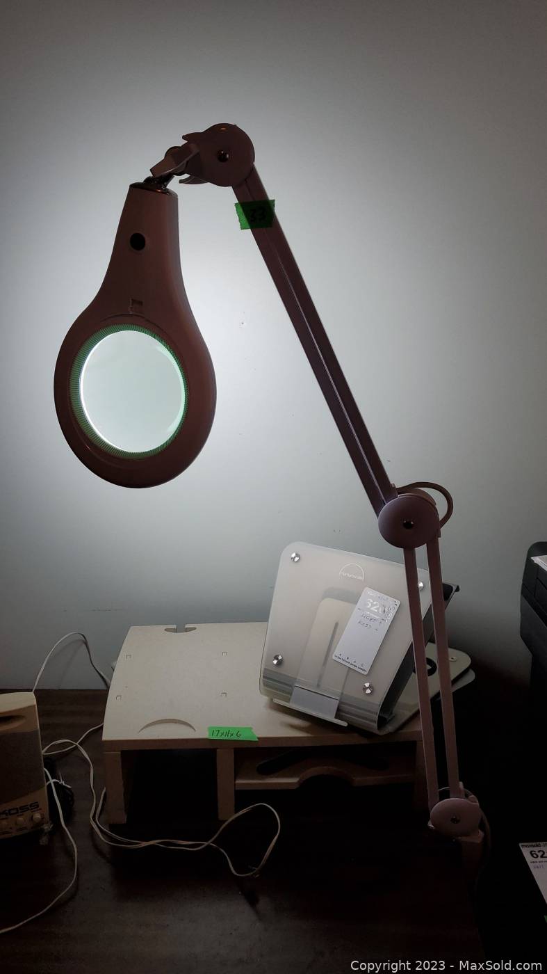 LED Magnifying Bench Lamp - Lee Valley Tools