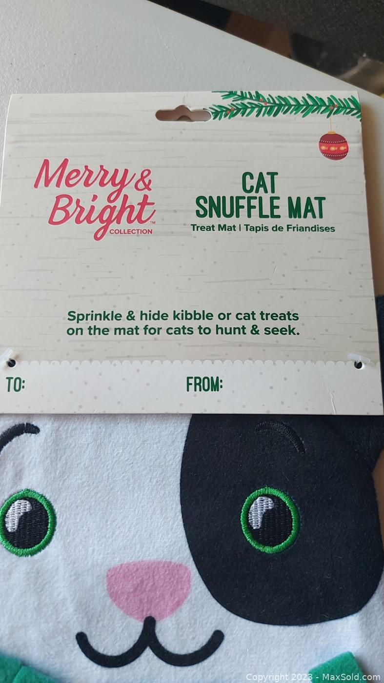 Merry & Bright Cat Snuffle Mat