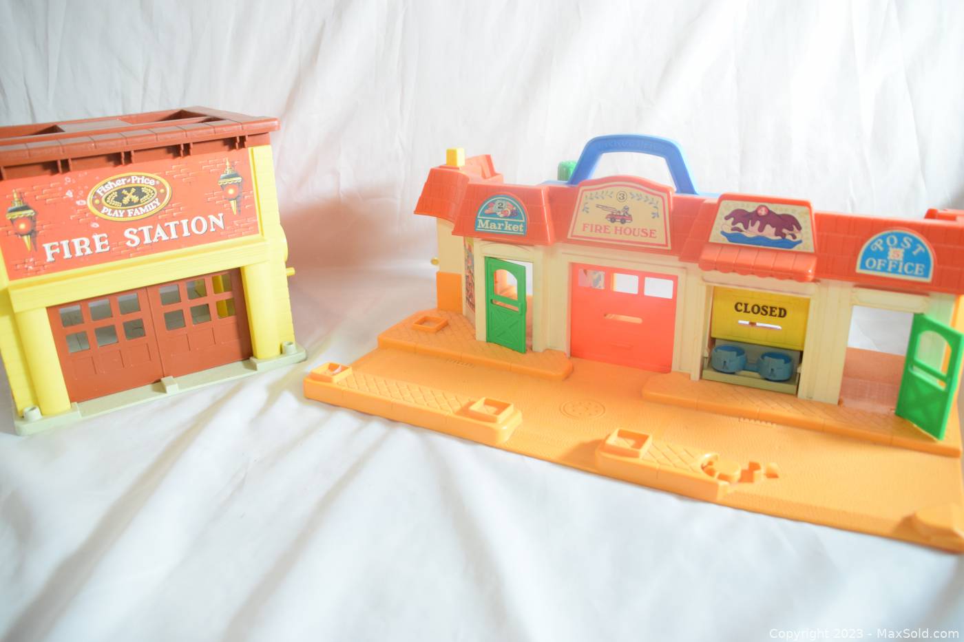Fisher price play family fire station 2025