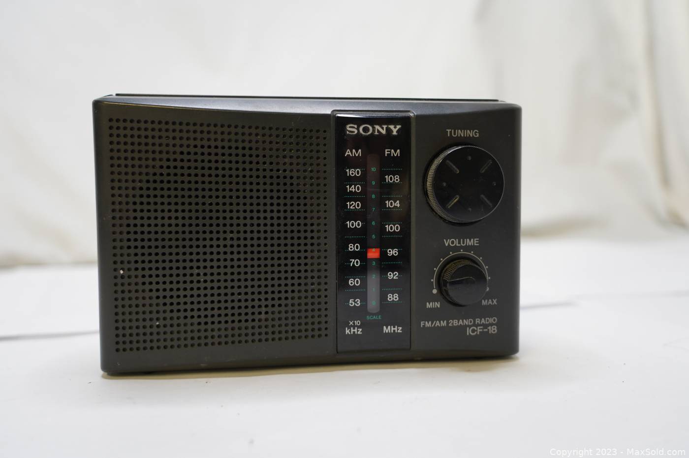 RADIO SONY F18 (5 BANDAS ) $40.000 📻 - TechnoSound Digital