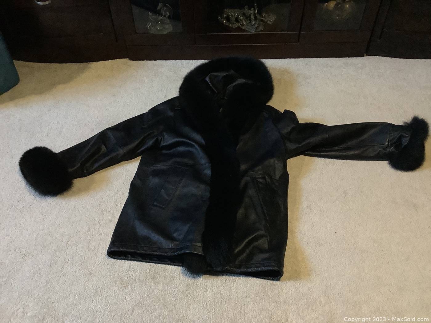 Anne Klein 2 black leather coat fur collar Medium. Shell Genuine