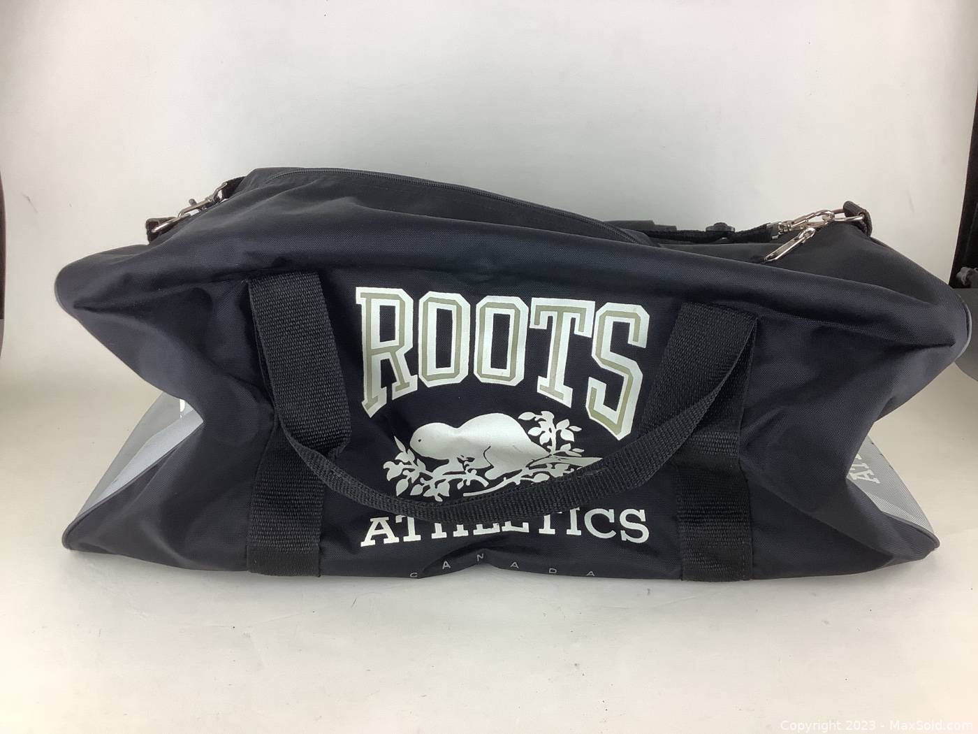 Roots duffle bag sales canada