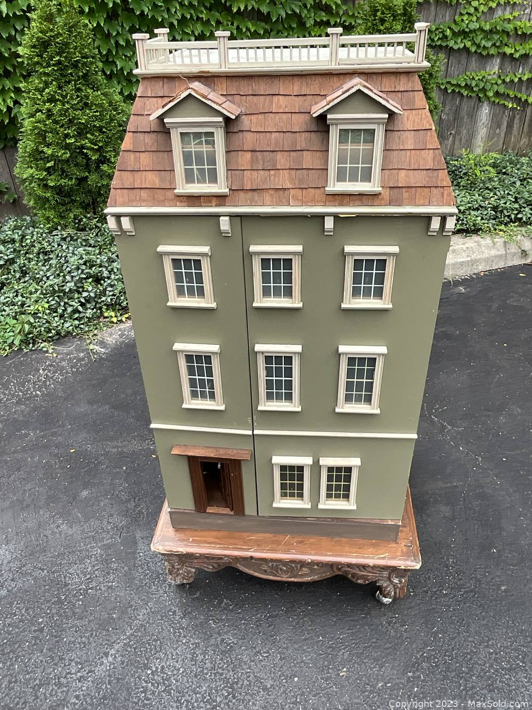 Dollhouse on deals wheels