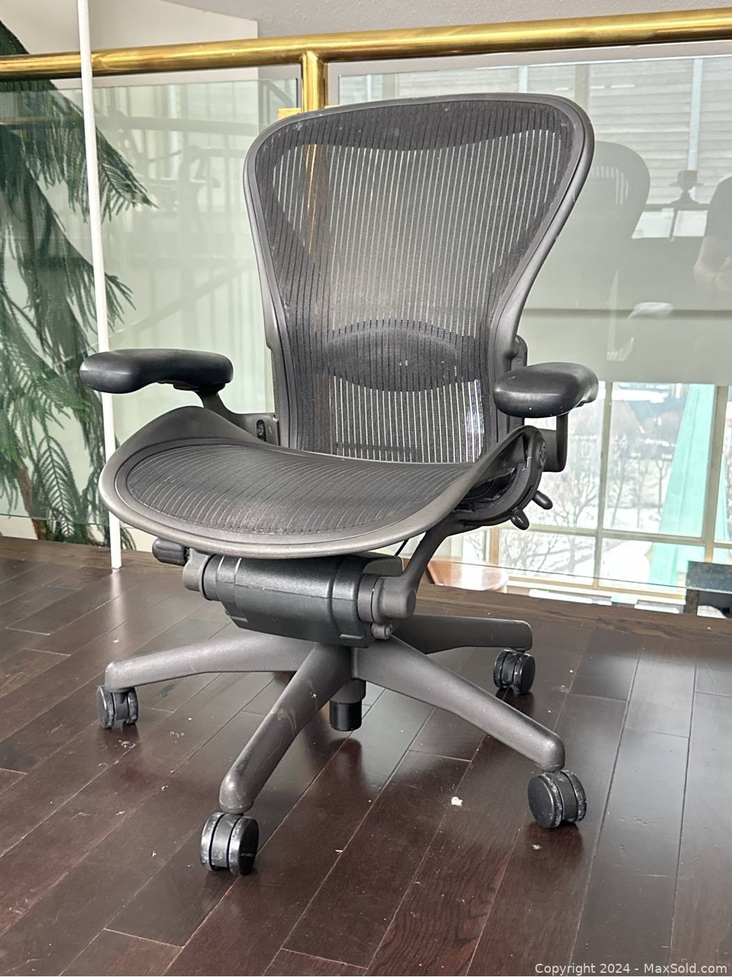 Cleaning herman discount miller aeron chair