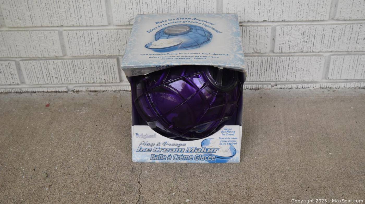Play and Freeze Ice Cream Maker Ball Blue Quart
