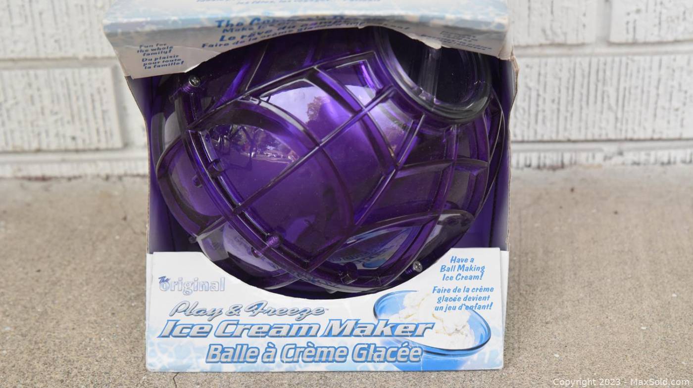 The ORIGINAL Play and Freeze ICE CREAM MAKER BALL Blue - 1 Pint