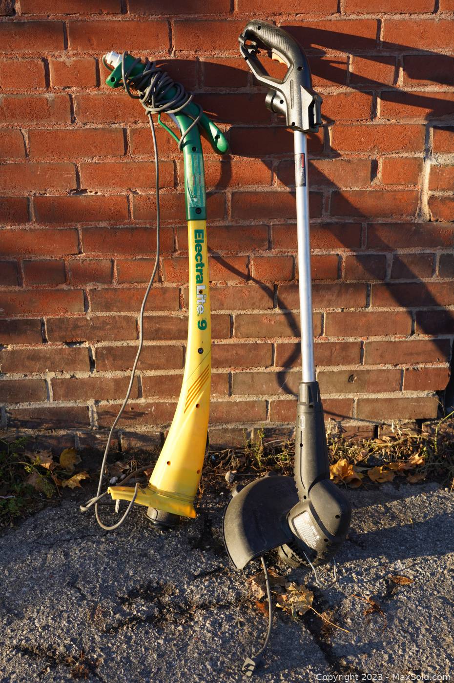 Sold at Auction: BLACK & DECKER ELECTRIC WEED EATER