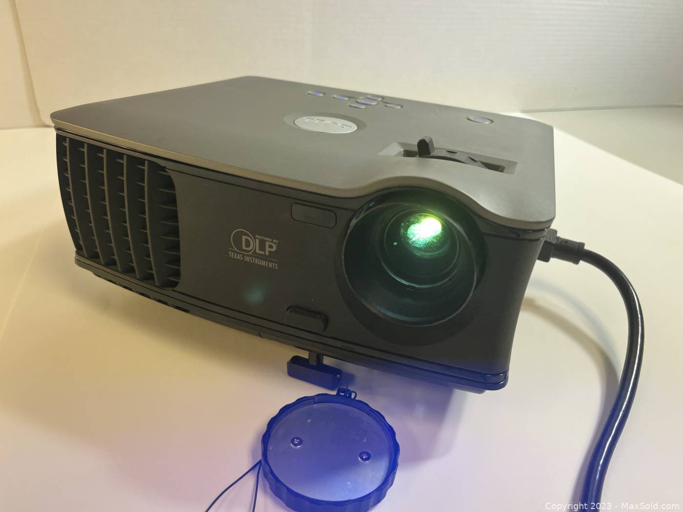 Dell 1800MP DLP Texas Instruments Projector with Remote and Carry